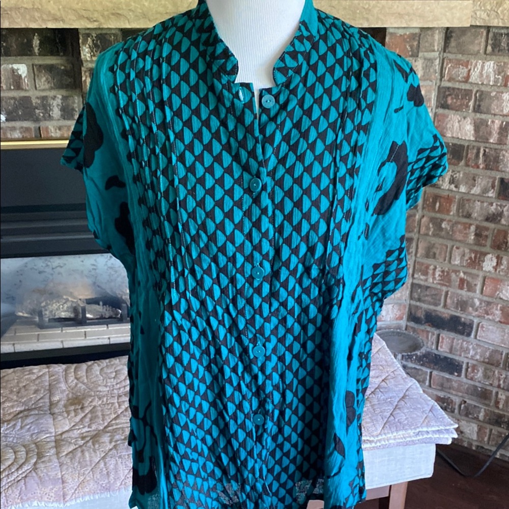 YASUKO Green/Teal and Black Geometric Women's Top. Floral contrast fabric.